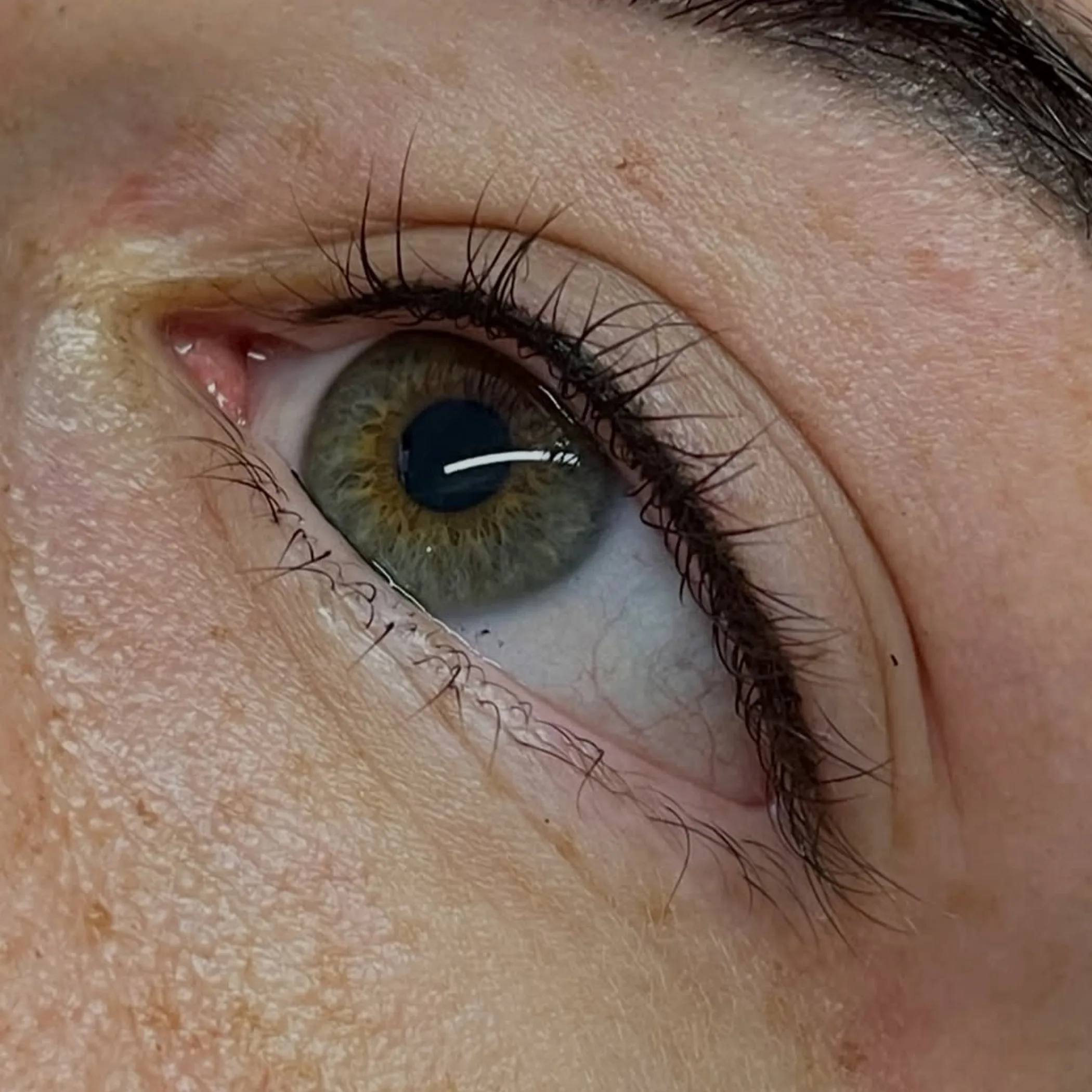 cosmetic eyeliner tattooing